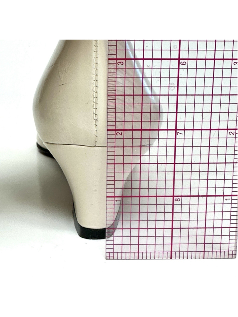 Vtg Salvatore Ferragamo Cream Leather Low Heel Pumps W Size 6.5 AAAA Narrow - Picture 16 of 16